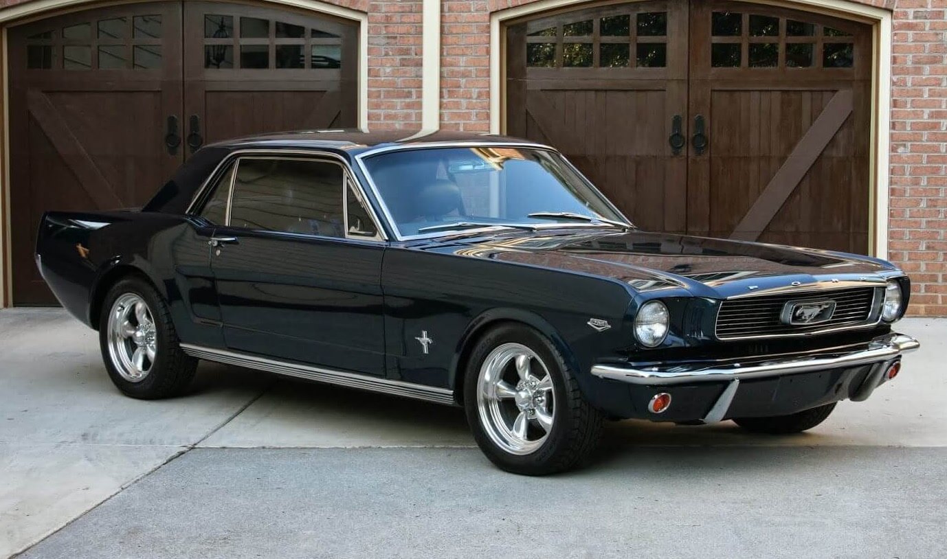 What was the first v8 used in a mustang