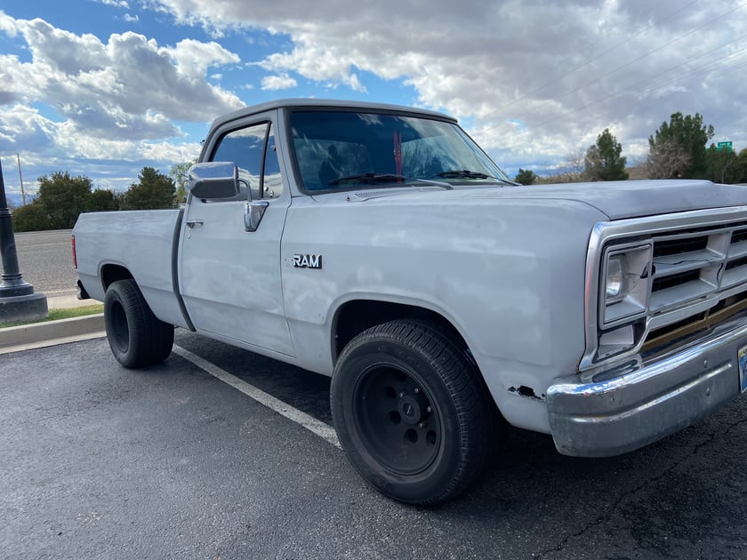 Andy's 1990 Dodge D150 - Holley My Garage