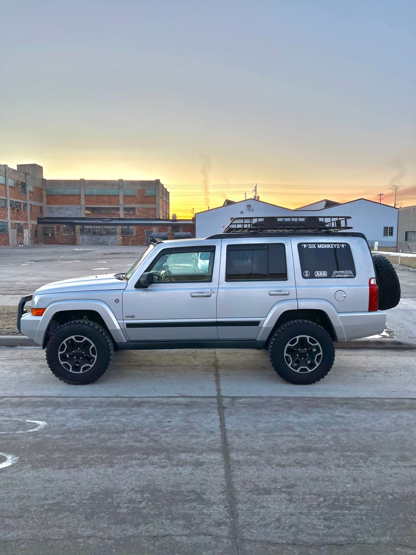 Munro's 2006 Jeep Commander Holley My Garage